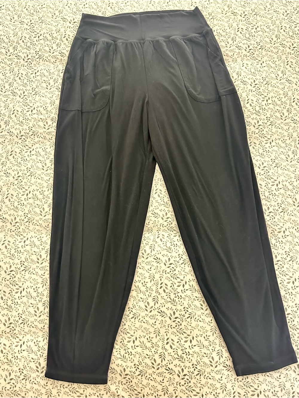 Old Navy Black Women's Pull-On Jogger Pants (washed never worn)